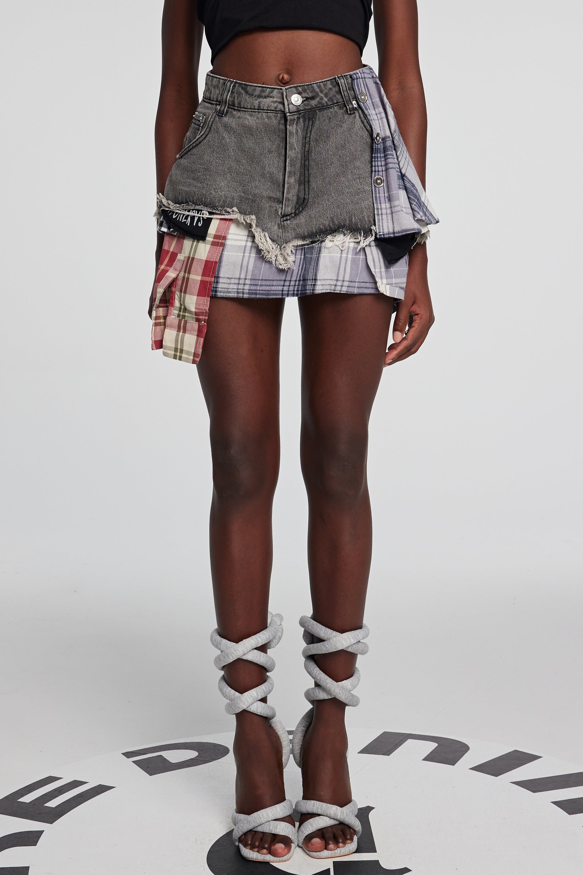 スカート VOLTAGE CONTROL FILTER Cutout DenimSkirt Voltage Control Filter(VOC)のLeg Cutout Bondage Denim Skirt BLACK