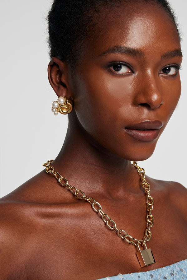 Jayleen Whorl Pearl Earrings In Gold